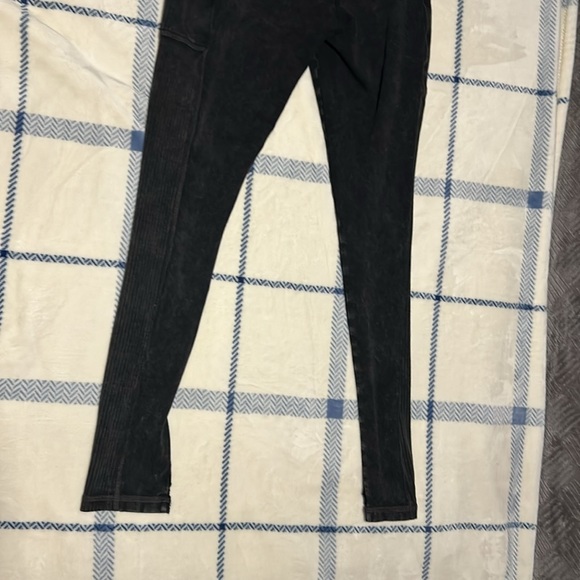 Offline by Aerie leggings with pockets - Picture 2 of 9